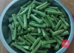 花椒油凉拌豇豆的做法图解1