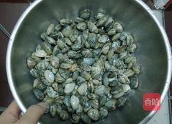 老干妈爆花蛤的做法图解2