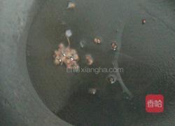 凉拌苦瓜黑木耳的做法图解7