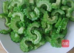 凉拌苦瓜黑木耳的做法图解3