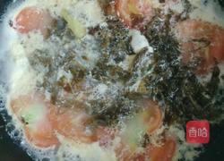 番茄鸡蛋紫菜汤的做法图解3