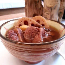 养身黑豆莲藕肉骨汤的做法[图]