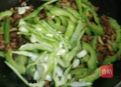 虾仁肉末炒苦瓜的做法图解6