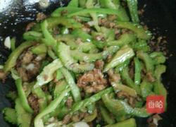 虾仁肉末炒苦瓜的做法图解7