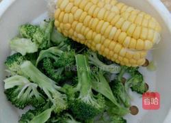 西兰花玉米肉末粥的做法图解1