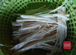 蛋煎金针菇的做法图解1