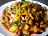 尖椒洋芋烧鸡的做法[图]