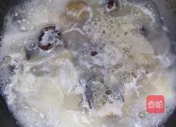 鲫鱼萝卜汤的做法图解3