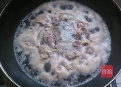 胡萝卜牛肉汤的做法图解1