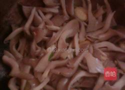 平菇烧蛋的做法图解3