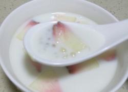 水蜜桃椰汁牛奶西米露