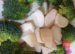 西兰花炒杏鲍菇的做法图解1