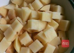 火腿洋芋闷饭的做法图解1