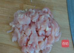 蒜香鸡肉丸的做法图解1