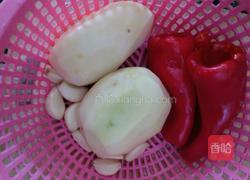 蒜香孜然土豆的做法图解1