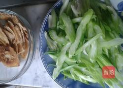 豆腐炒芹菜的做法图解5
