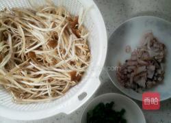 茶树菇炒鱿鱼的做法图解1