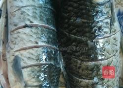香滑鲫鱼的做法图解1