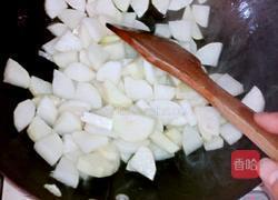 老干妈焗萝卜的做法图解2