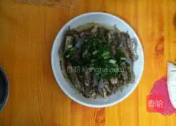 Illustration of how to make razor clams with scallion oil 2