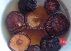 香菇排骨汤的做法图解3