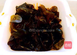 凉拌酸辣木耳的做法图解1