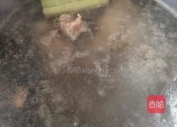 棒骨炖酸菜的做法图解1