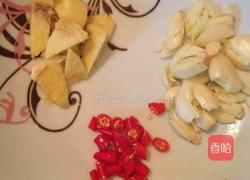 酸菜炒大肠的做法图解1