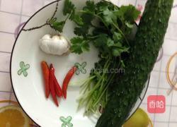 脆爽凉拌青瓜的做法图解1