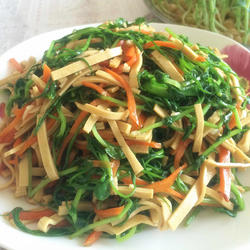 豌豆苗拌干豆腐丝的做法[图]