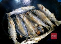 黄豆瓣焖鱼的做法图解2