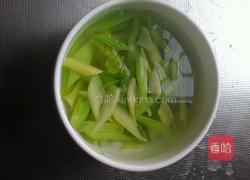 西芹炒腐竹的做法图解1