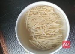 百叶蒸香肠的做法图解1