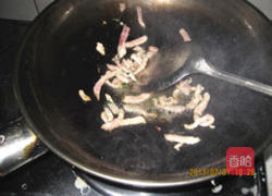 肉丝炒蒜黄的做法图解4