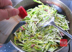 肉丝炒蒜黄的做法图解6