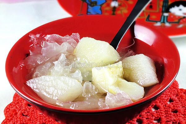 银耳荸荠雪梨羹