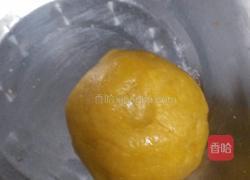 蛋黄菊花馓的做法图解2