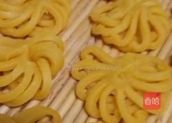 蛋黄菊花馓的做法图解13