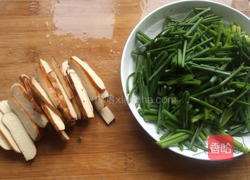 韭菜苔炒香干的做法图解2