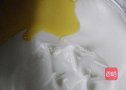 黄桃戚风卷的做法图解7