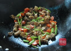 红萝卜炒鸡丁的做法图解8