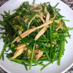杏鲍菇炒韭菜花的做法[图]