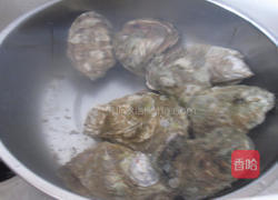蒜香烤生蚝的做法图解1