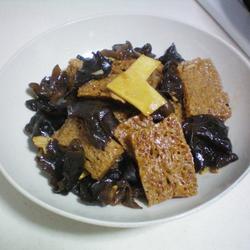 木耳烧烤麸的做法[图]