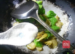 榨菜炒苦瓜的做法图解9