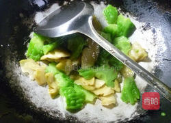 榨菜炒苦瓜的做法图解12