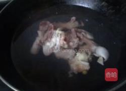 北风菌煲鸡骨的做法图解2