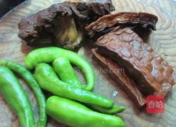 辣椒炒卤肉卤香干的做法图解2