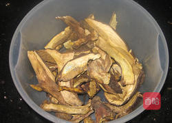 牛肝菌猪骨汤的做法图解2