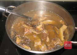 牛肝菌猪骨汤的做法图解5